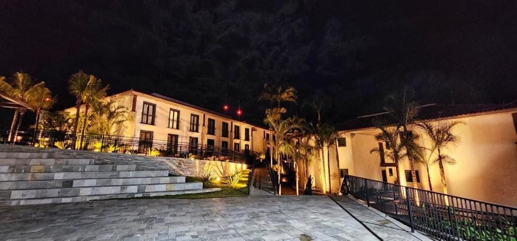 Hotel Quinta Santa Barbara ปิเรนนอโปลิส ภายนอก รูปภาพ